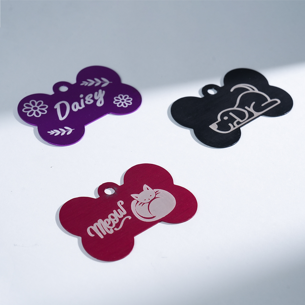 Tags pet multicoloridas personalizadas por grava��o a laser