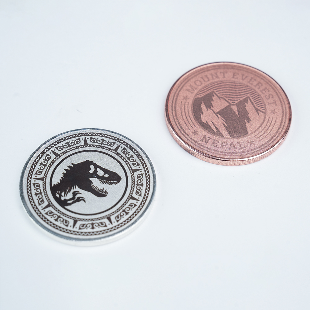Moedas de alum�nio anodizado personalizadas por grava��o a laser